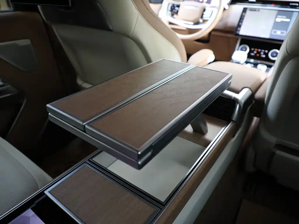 Land Rover Range Rover 2023 — фото 12