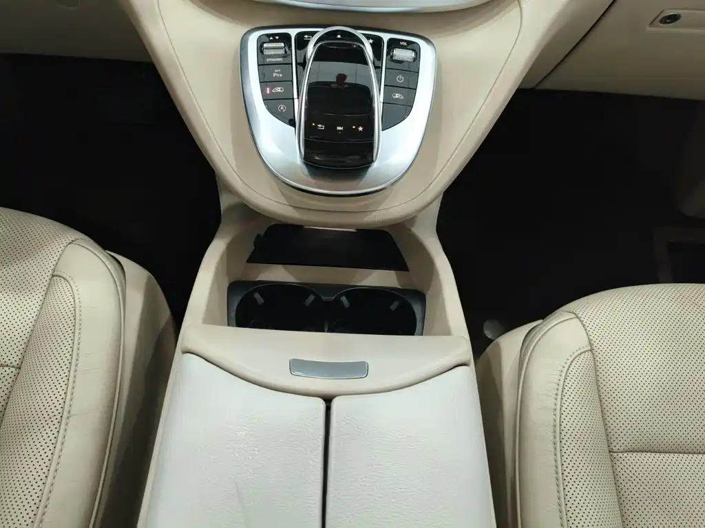 Mercedes-Benz V-Class 2019 — фото 11