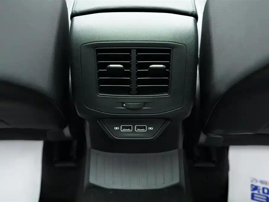 Volkswagen T-Roc 2023 — фото 22