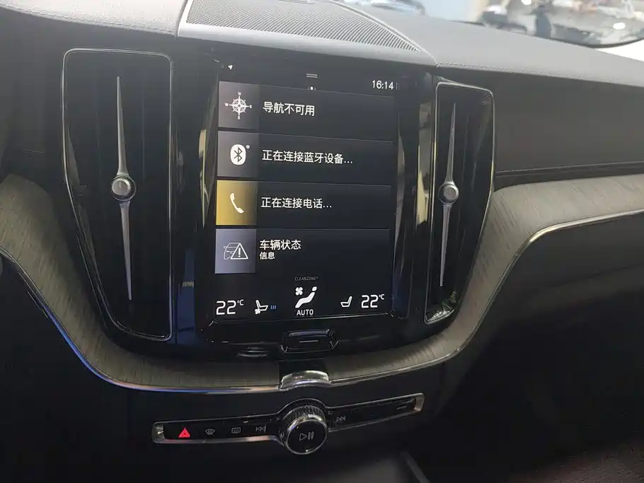 Volvo XC60 Plug-In Hybrid 2019 — фото 13