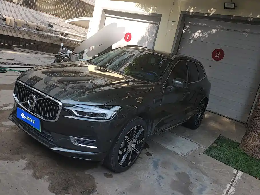 Volvo XC60 Plug-In Hybrid 2019 — фото 1