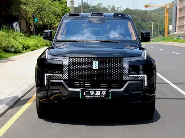 Yangwang U8 L 2026