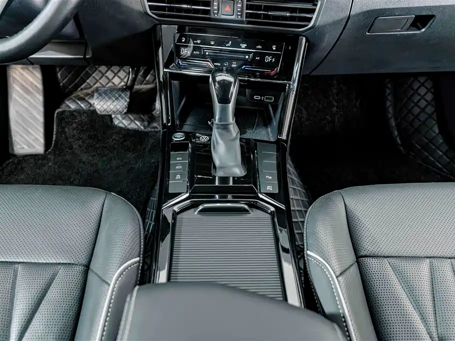 Volkswagen Passat 2023 — фото 14