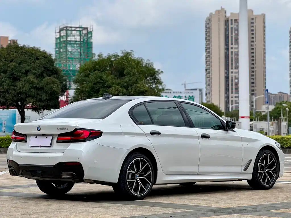BMW 5 Series 2022 — фото 13