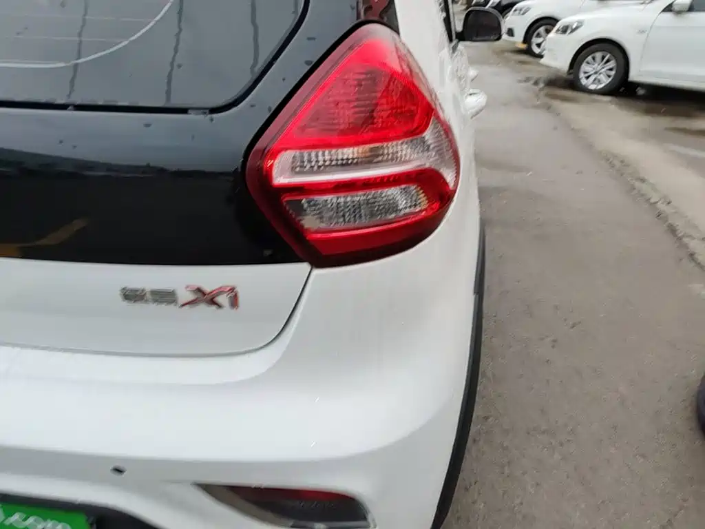 Geely Vision X1 2018 — фото 8