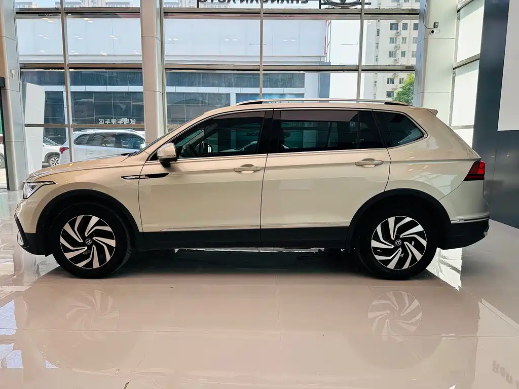 Volkswagen Tiguan L 2022