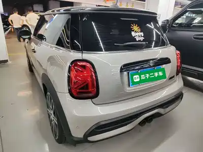 MINI MINI 2023