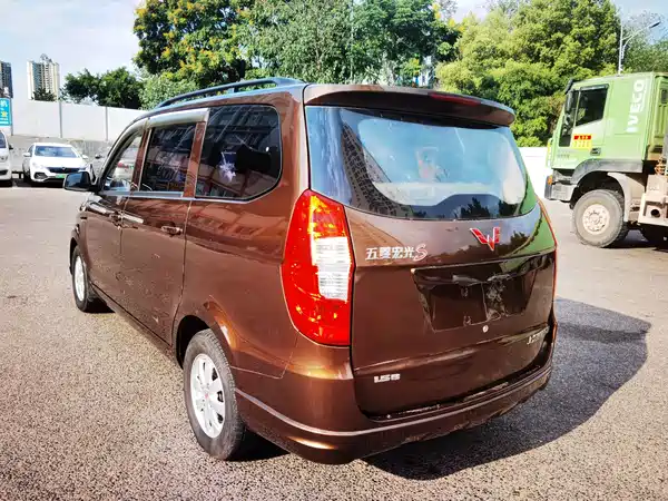 Wuling Hongguang 2015