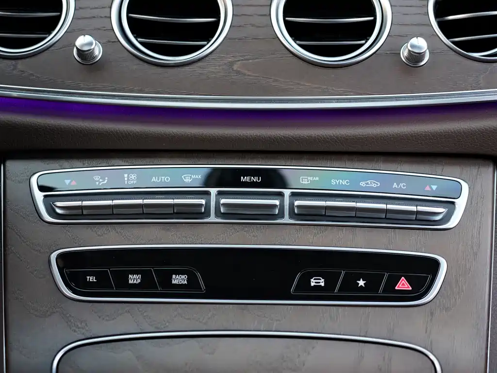Mercedes-Benz E-Class 2021 — фото 10