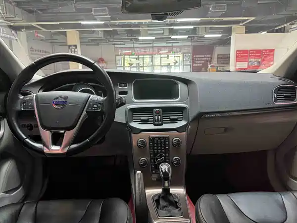 Volvo V40 2015