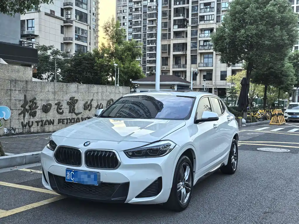 BMW X2 2022 — фото 1