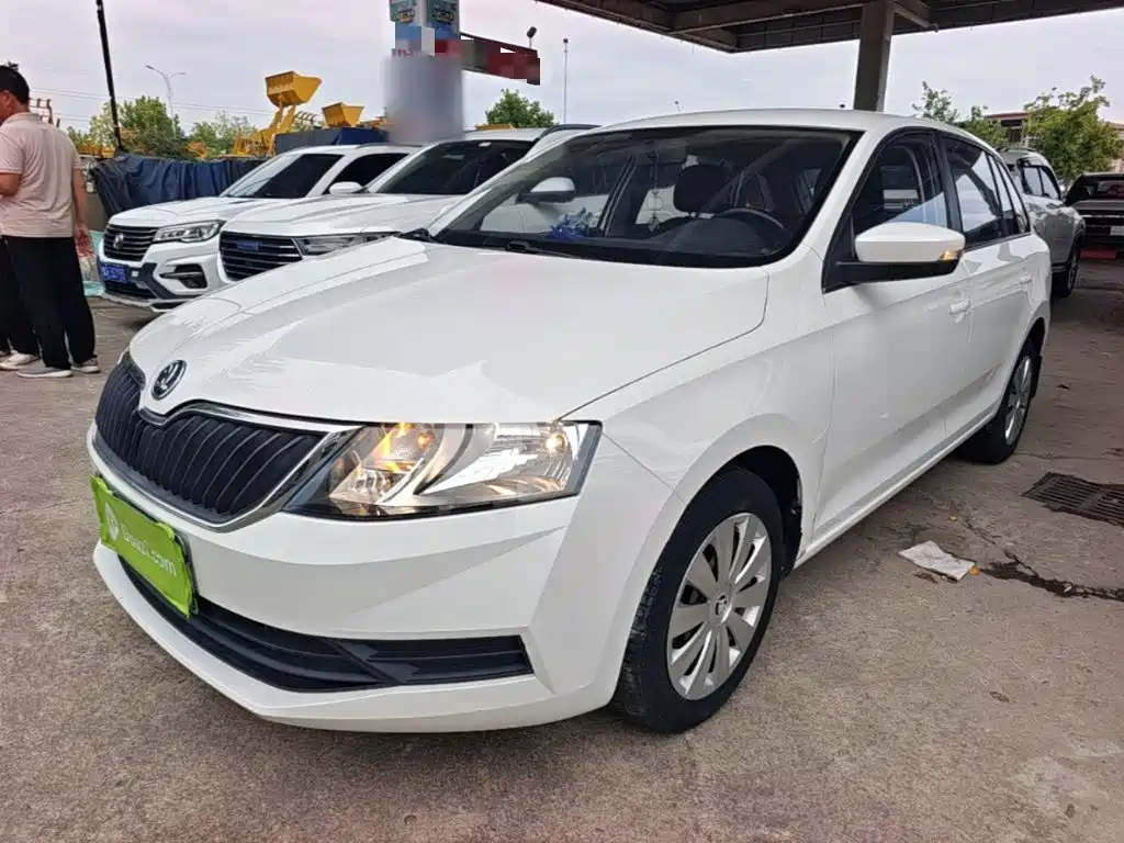 Skoda Rapid Spaceback 2019 — фото 1