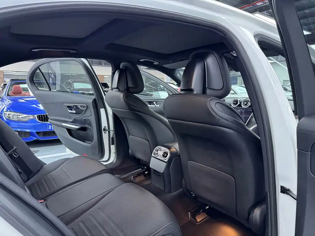 Mercedes-Benz C-Class 2023 — фото 14