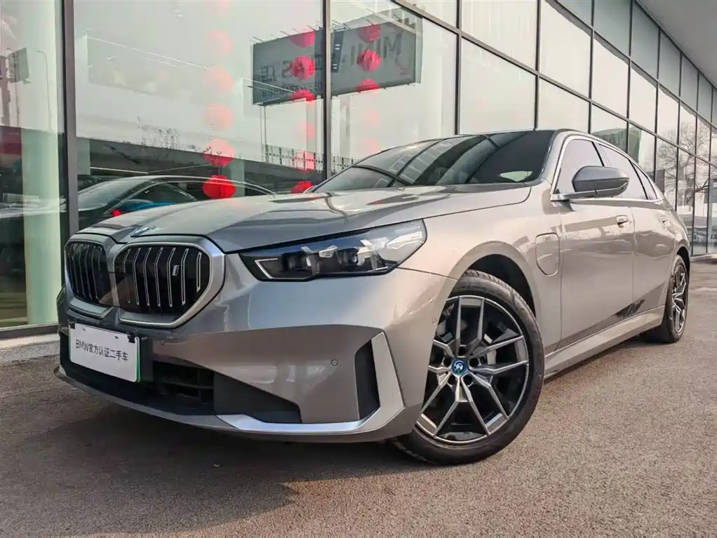 BMW i5 2025 — фото 1