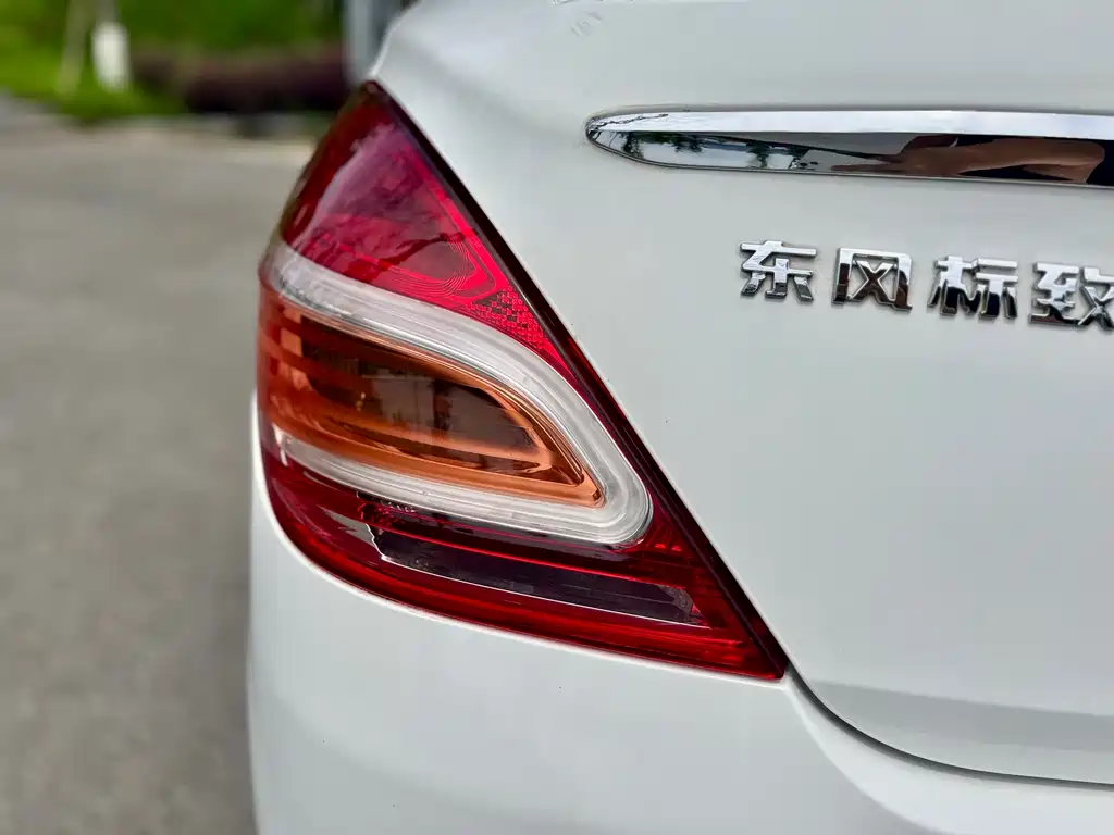 Peugeot 308 2014 — фото 28