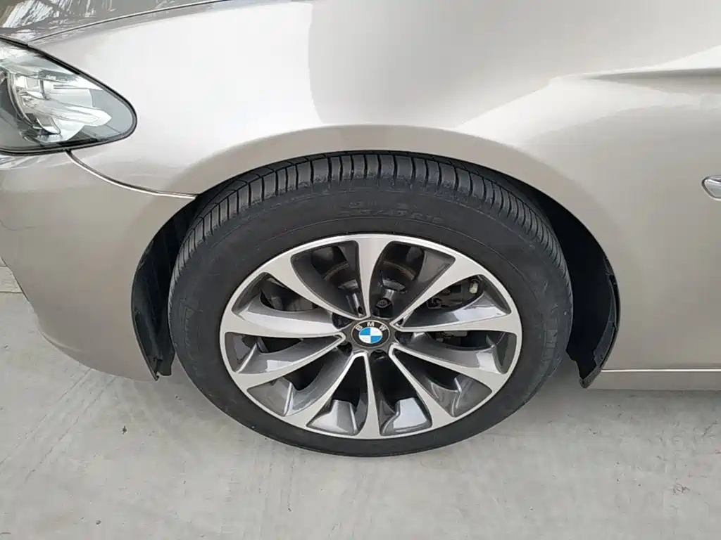 BMW 5 Series 2017 — фото 23