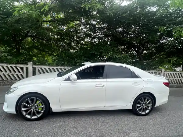 Toyota Reiz 2015