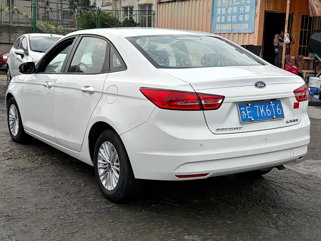 Ford Escort 2015