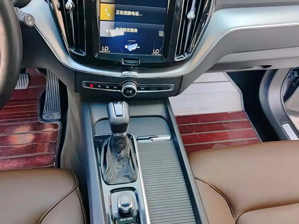 Volvo XC60 2018 — фото 13