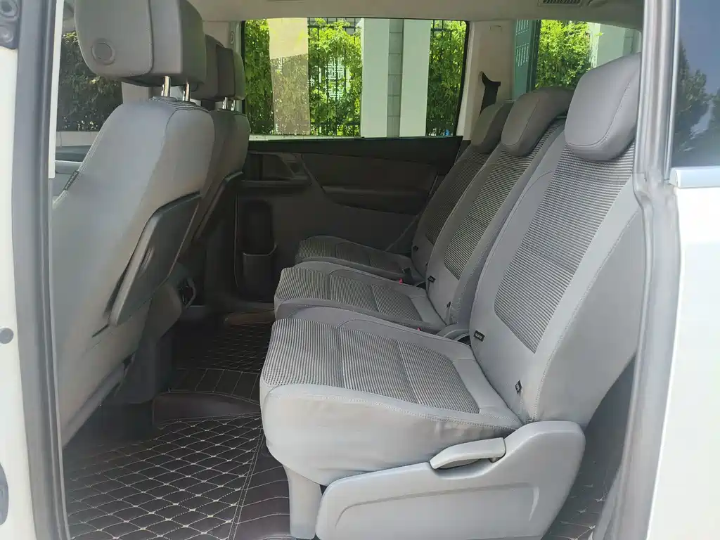 Volkswagen Sharan 2015 — фото 8