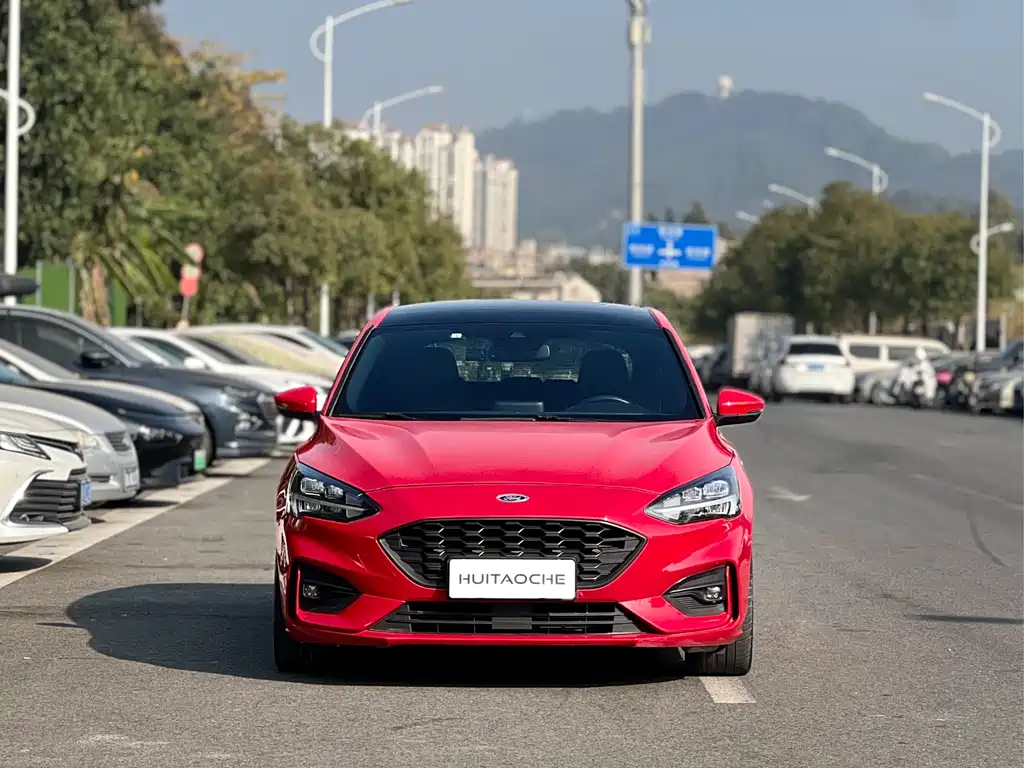 Ford Focus 2019 — фото 2