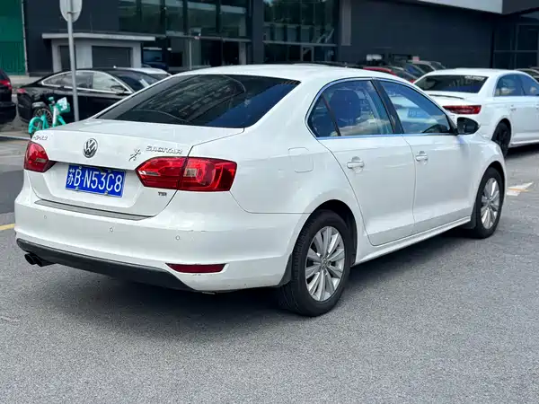 Volkswagen Sagitar 2013