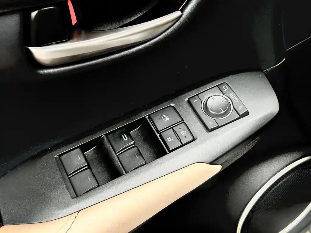 Lexus NX 2017 — фото 17