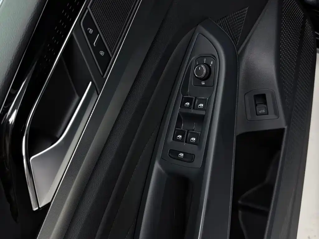 Volkswagen Passat 2023 — фото 12