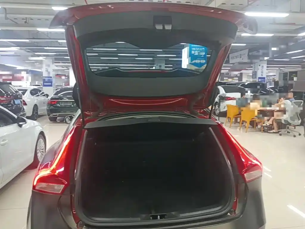 Volvo V40 2016 — фото 19