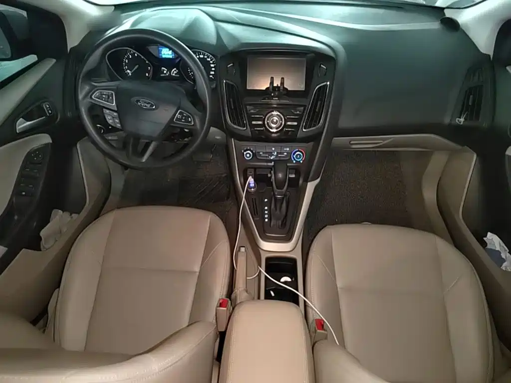 Ford Focus 2016 — фото 10
