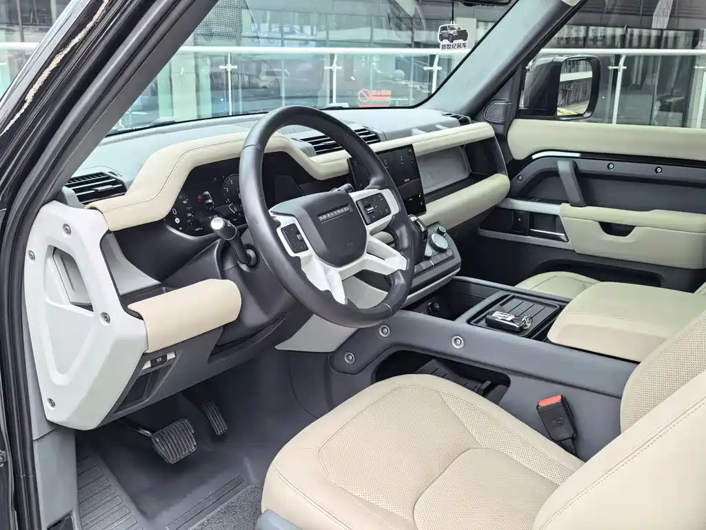 Land Rover Defender 2023