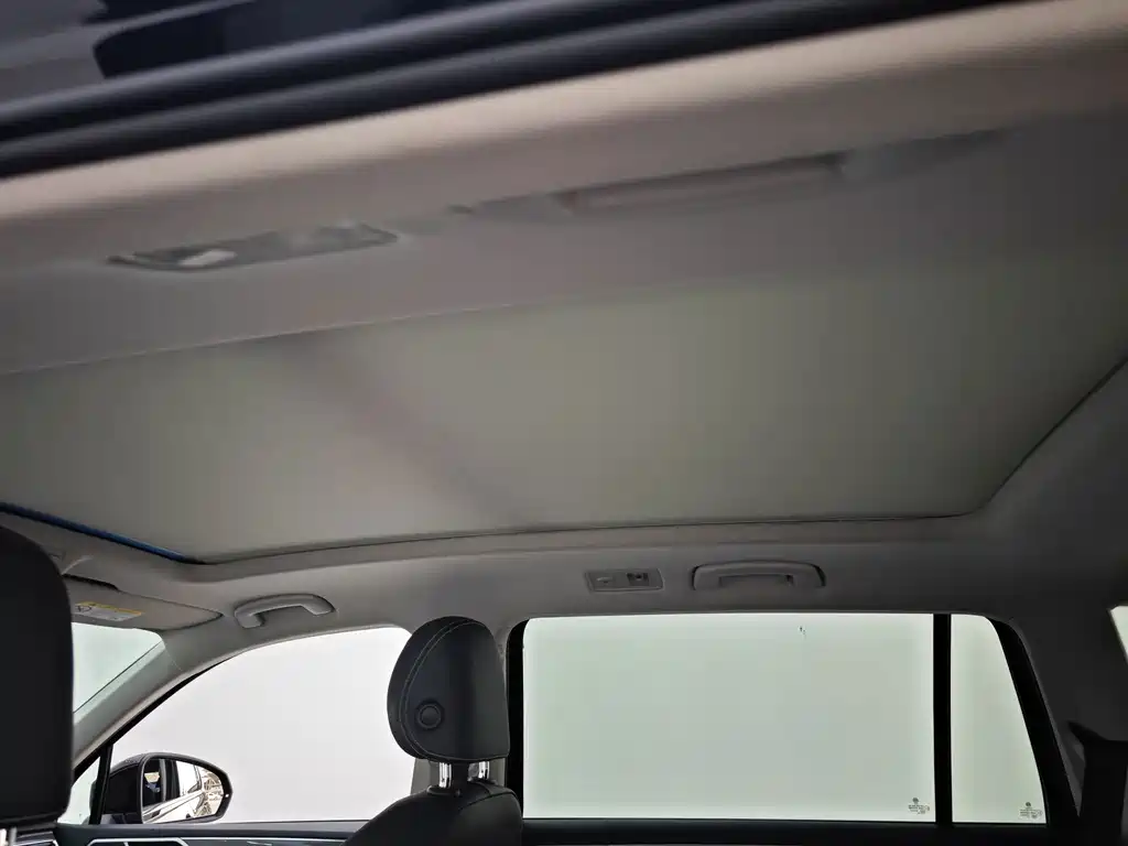 Volkswagen Tiguan L 2023 — фото 20
