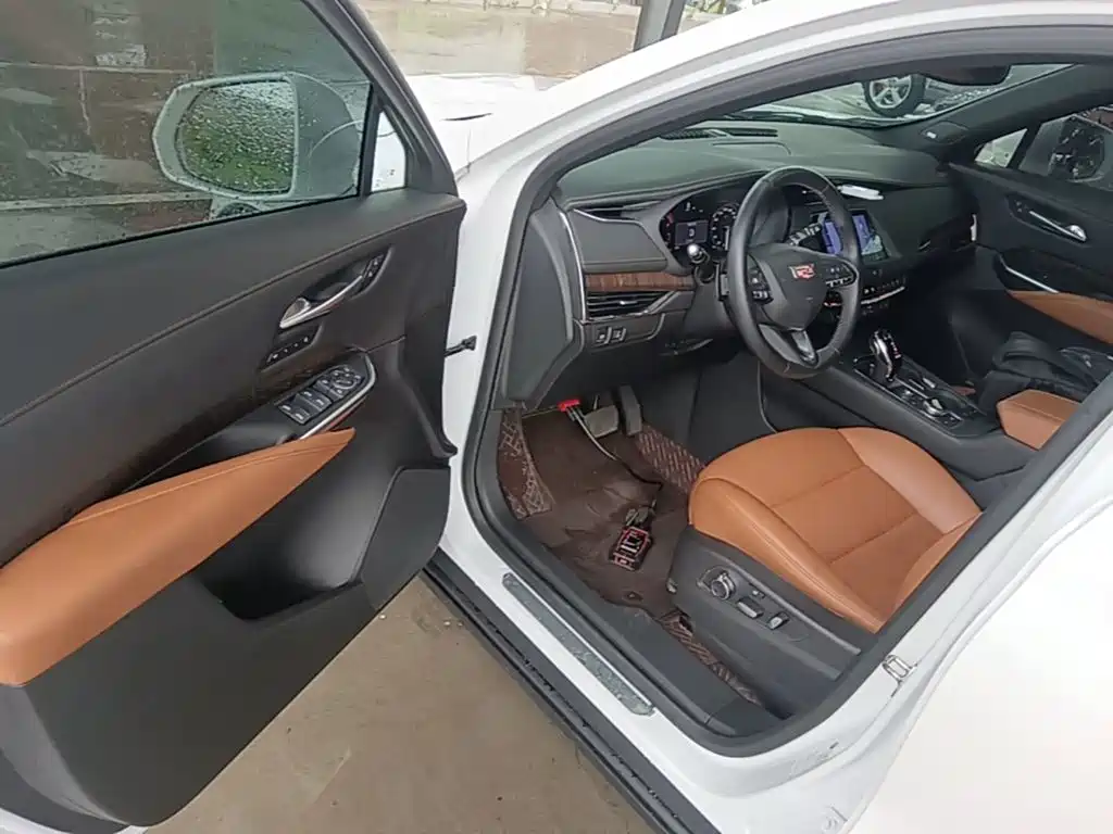 Cadillac XT4 2022 — фото 16