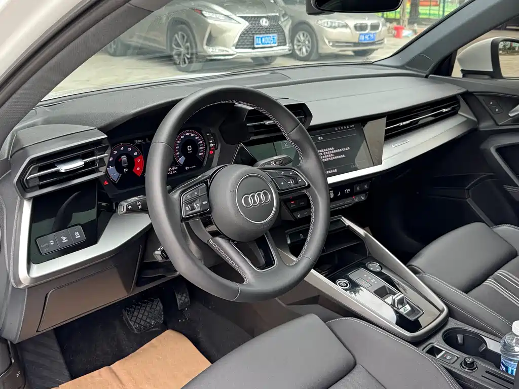 Audi A3 2023 — фото 17