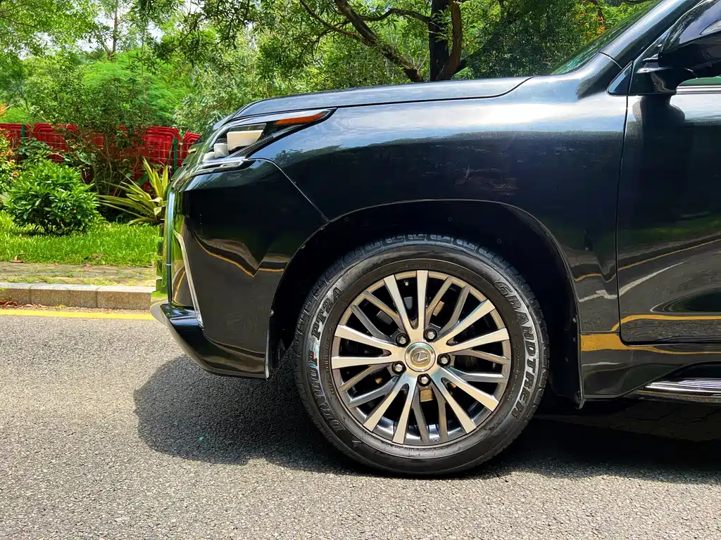 Lexus LX 2016 — фото 16