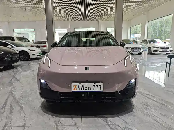 Lynk & Co Z20 2025