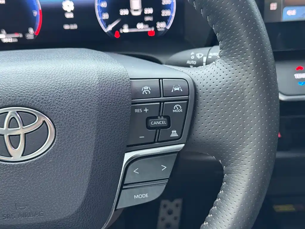 Toyota Camry 2025 — фото 12