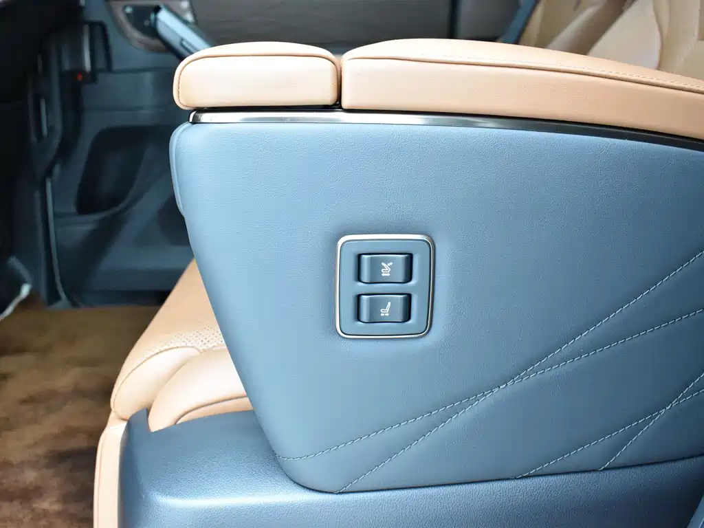 Toyota Alphard 2024 — фото 20