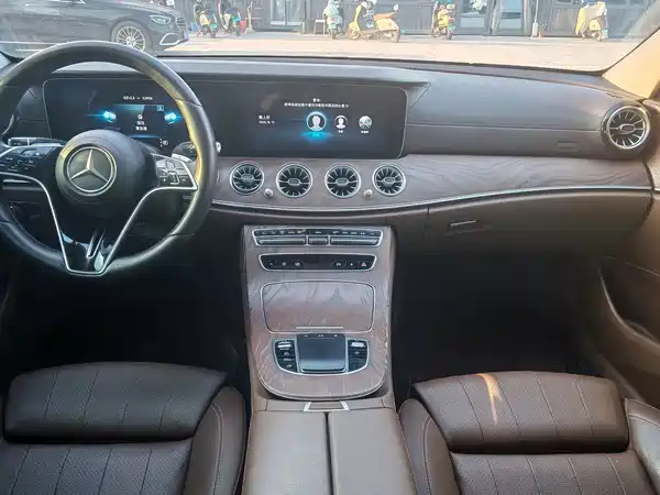 Mercedes-Benz E-Class 2022