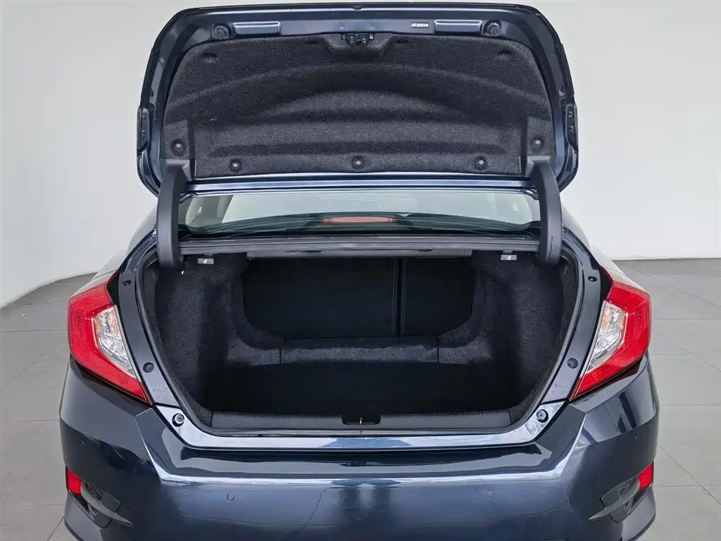 Honda Civic 2018 — фото 16