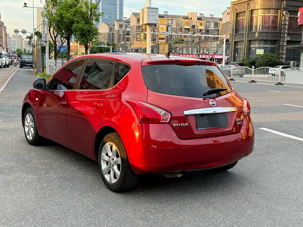 Nissan Tiida 2014