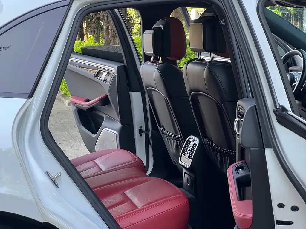 Porsche Macan 2019 — фото 13