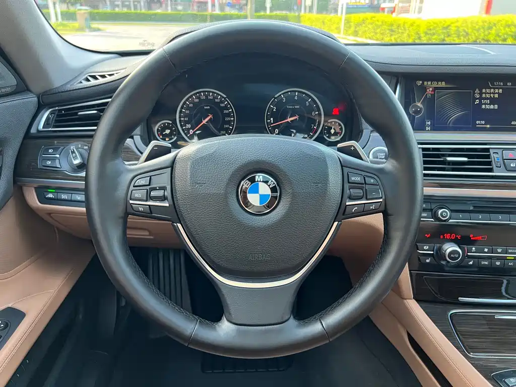BMW 7 Series 2014 — фото 15