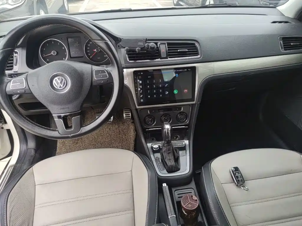 Volkswagen Cross Lavida 2015 — фото 13