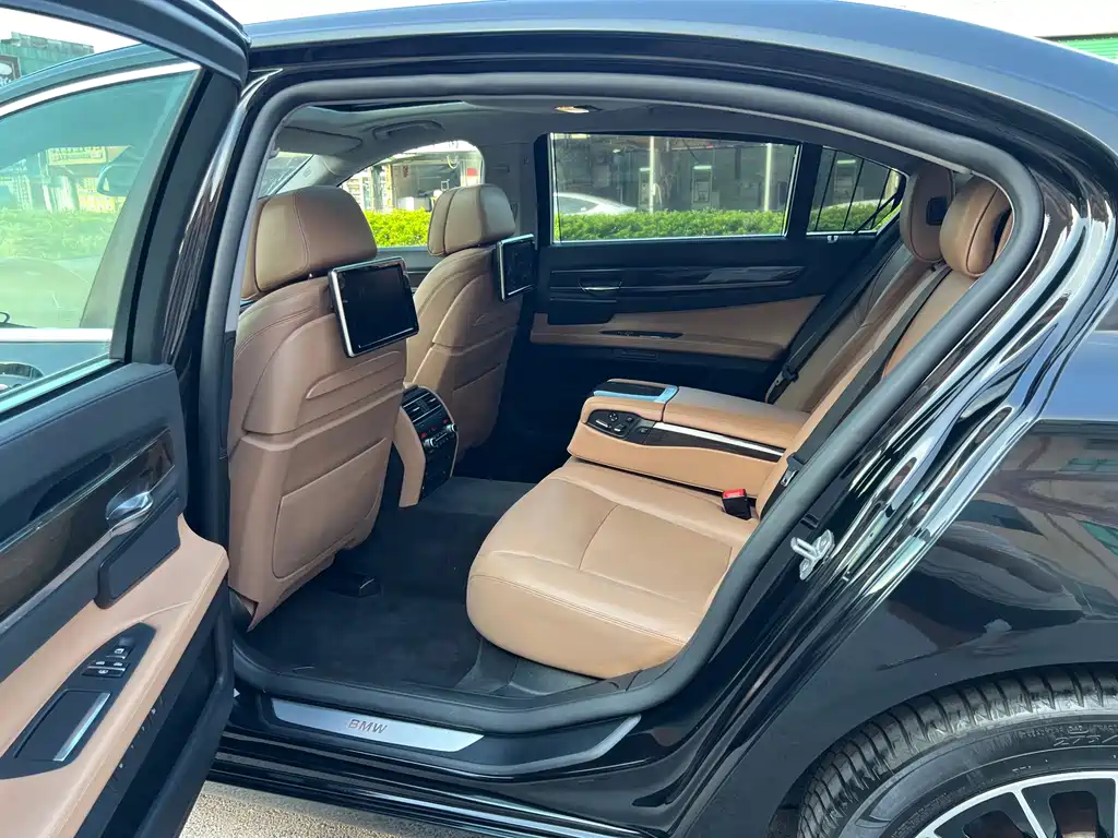 BMW 7 Series 2014 — фото 10