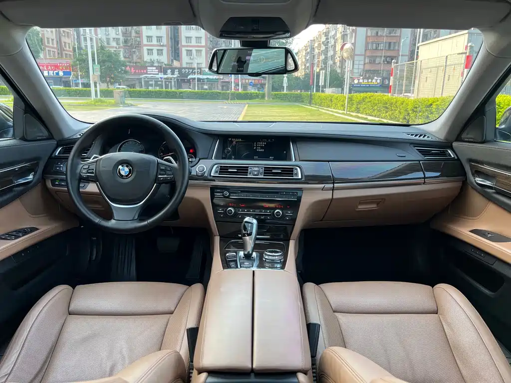 BMW 7 Series 2014 — фото 21