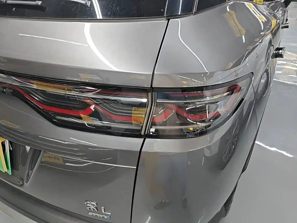 BYD Song L DM-i 2025 — фото 8