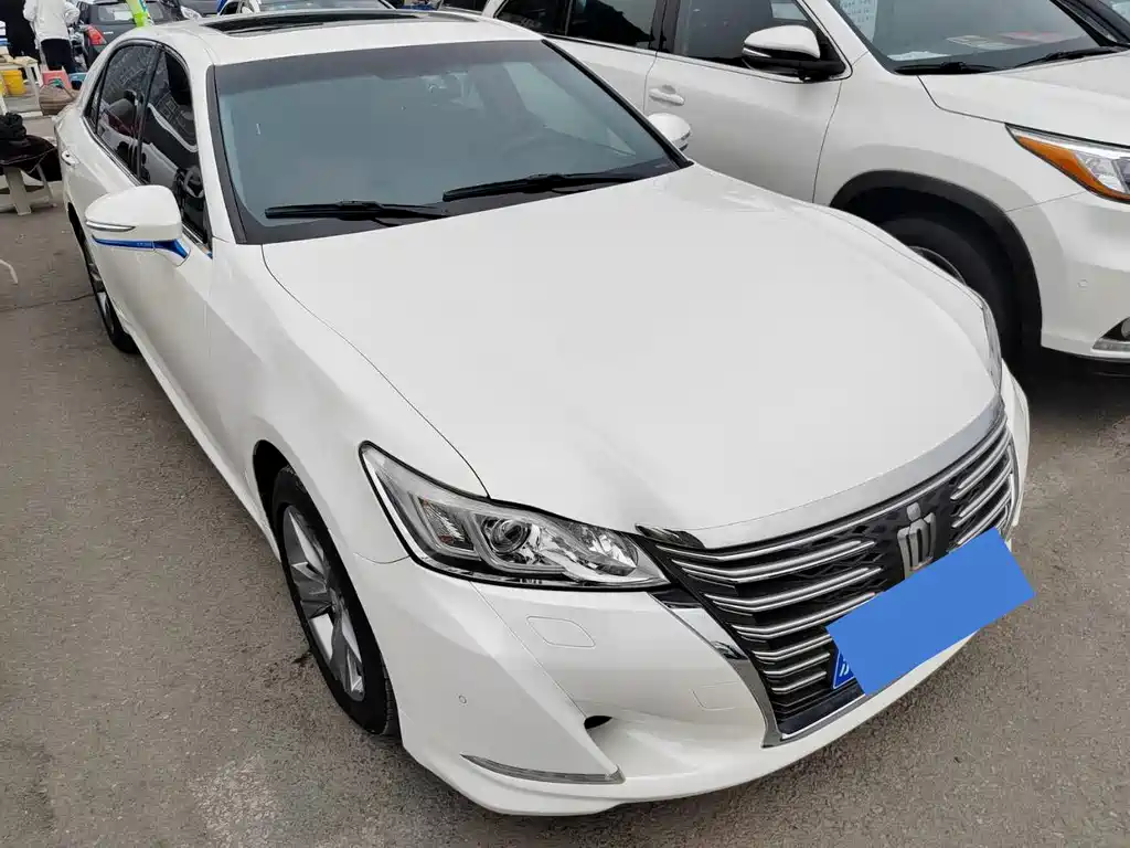 Toyota Crown 2015 — фото 3