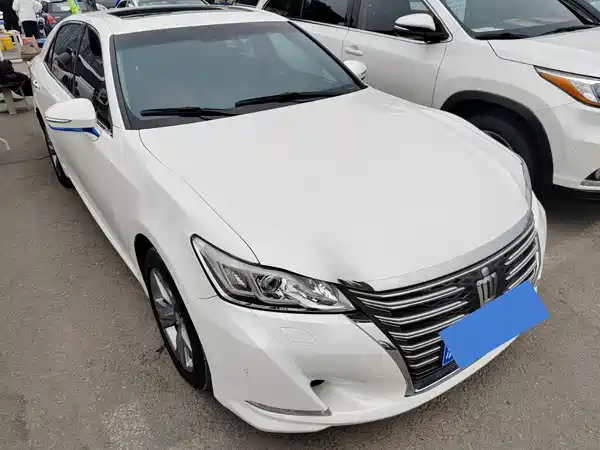 Toyota Crown 2015