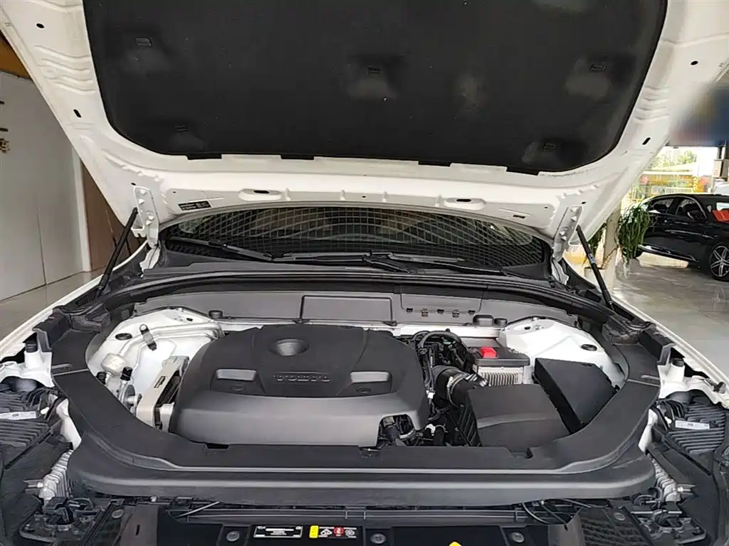 Volvo XC60 2018 — фото 20